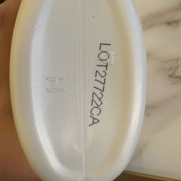 Aveeno Tone + Texture Daily Renewing Lotion 532 mL | NEW - Picture 4 of 4